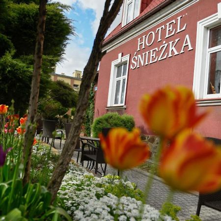 Sniezka Hotel Krosno Kültér fotó